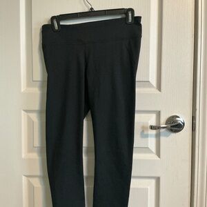 Under Armour Cropped Black Leggings Medium
